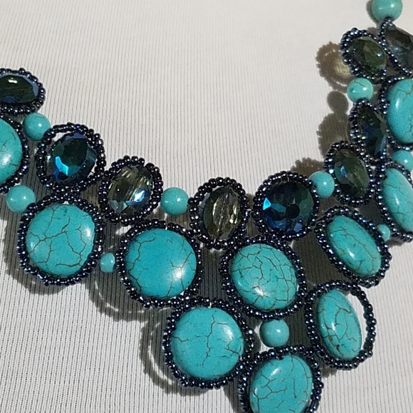 Turquoise bib necklace - Picture 5 of 8